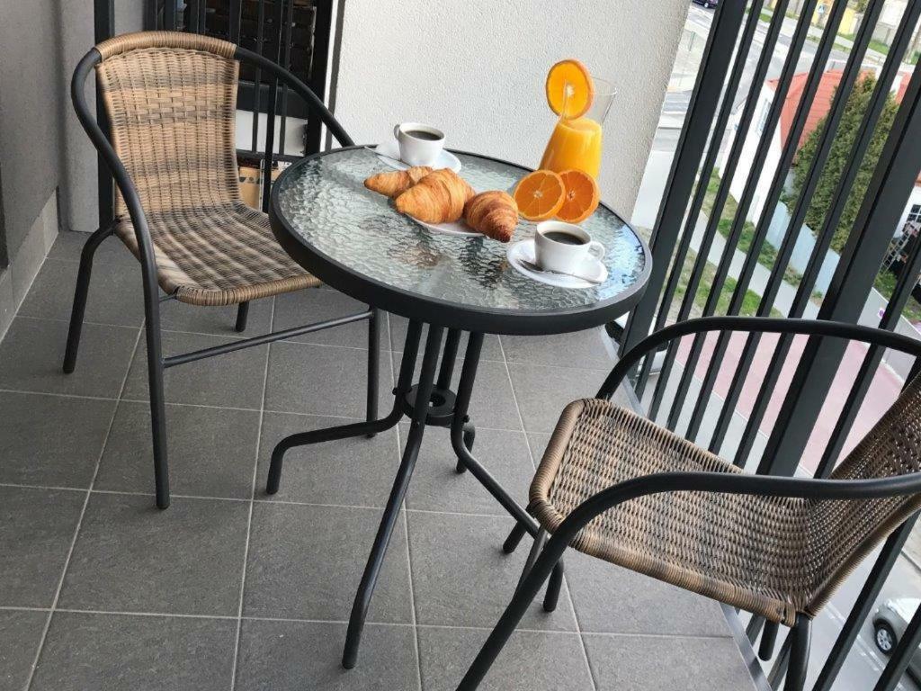 Premium Apartment - Chopin Airport Warsawa Bagian luar foto